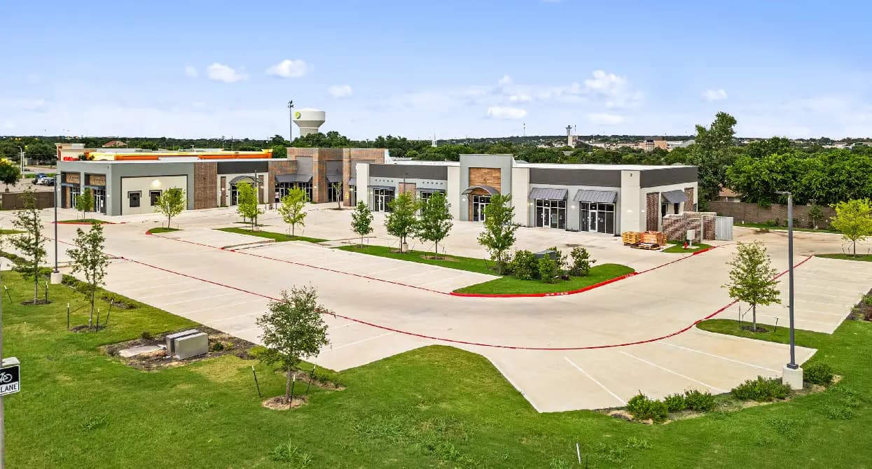 SHOPS AT NEW HOPE