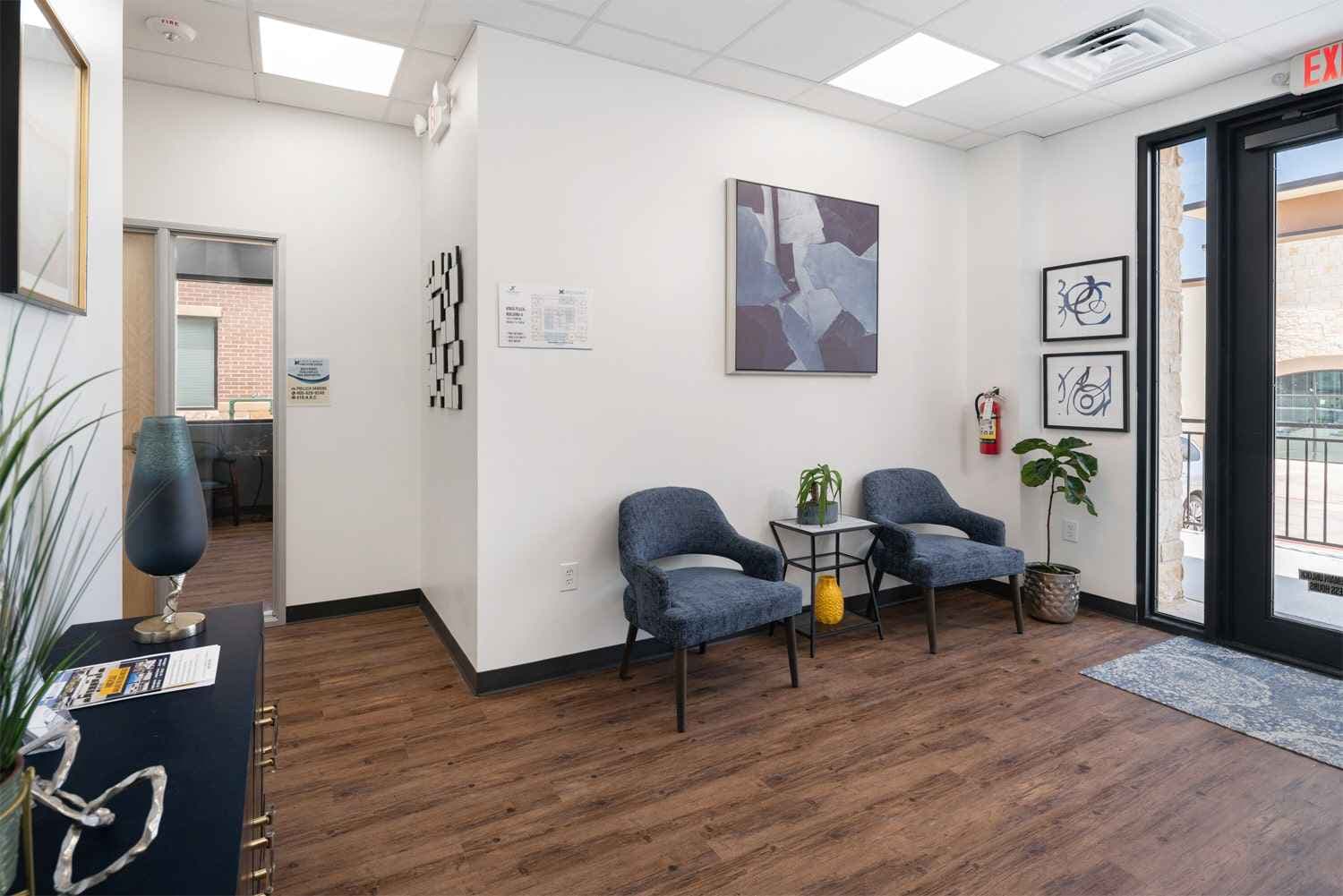 KINGS PLAZA LEEZ A SPACE SUITES — photo 1