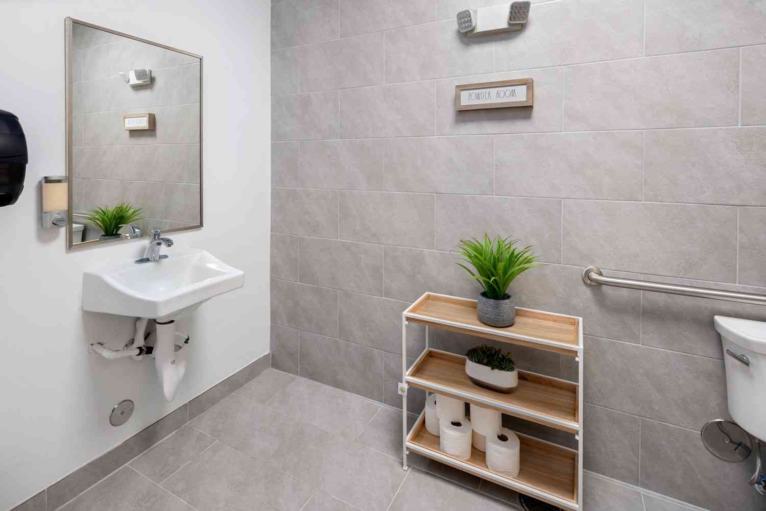 suite130-gal-4-11zon