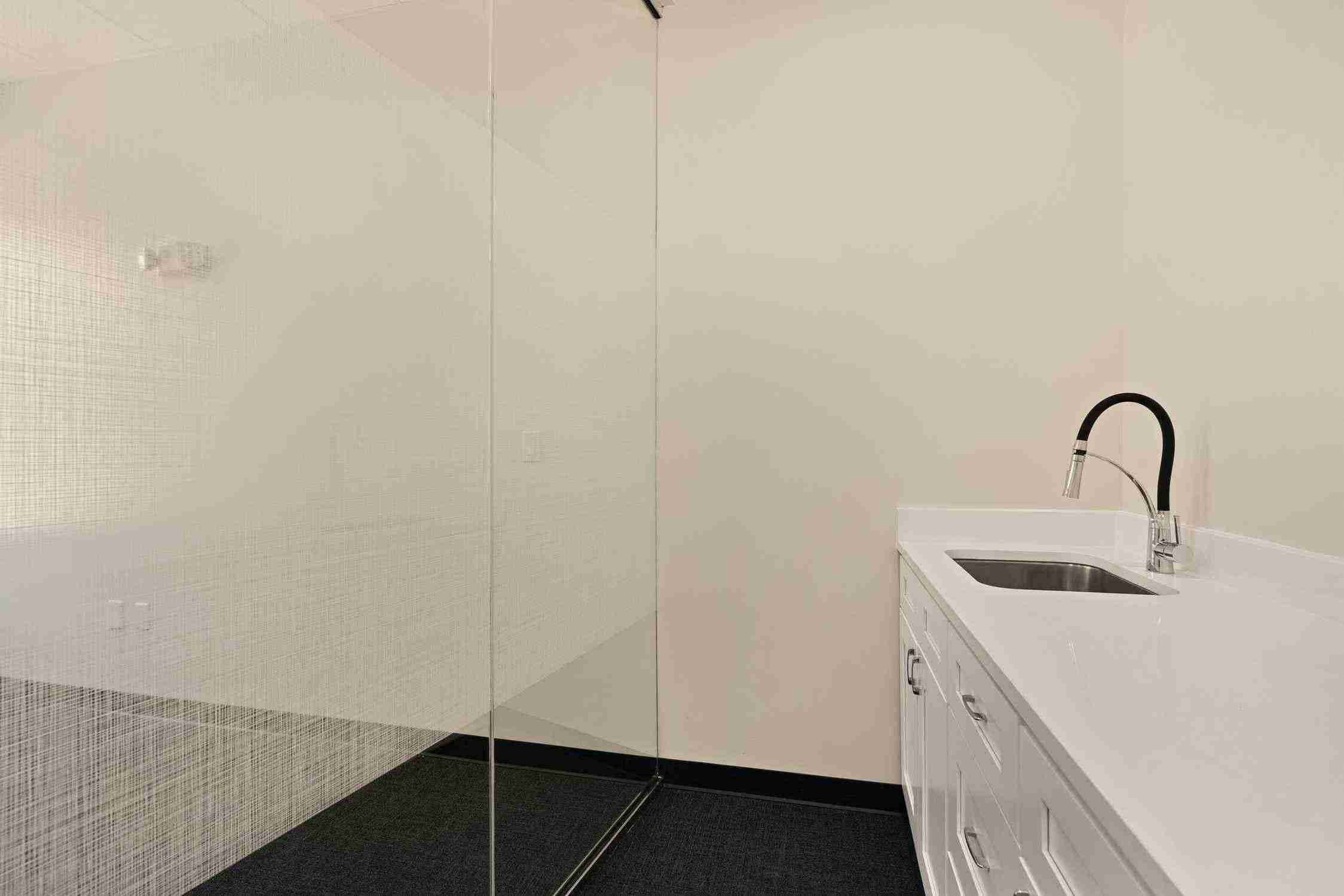 suite402-gal-4-11zon